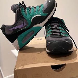 NIKE AIR MAX HUMARA / charcoal/ MDM VOLT-STDM GRN ANTHRCT